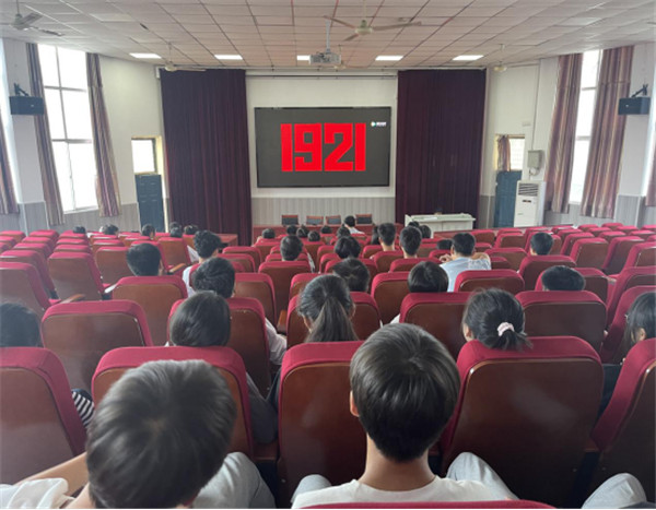 淮南第六中學(xué)團委開(kāi)展“學(xué)習黨史，致敬1921”主題團日活動(dòng)