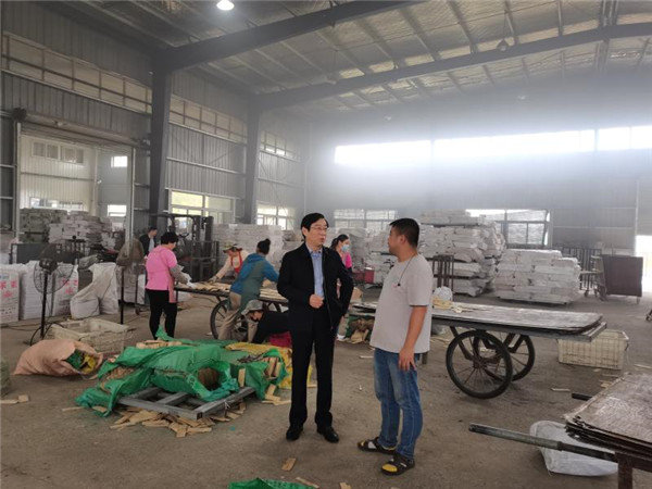 淮南市審計局黨組書(shū)記、局長(cháng)陳寅赴幫扶村扶貧車(chē)間開(kāi)展 “我為群眾辦實(shí)事”走訪(fǎng)調研