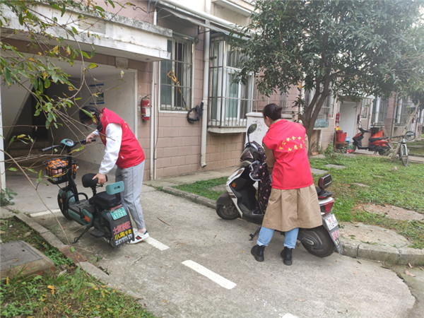 淮南市住房公積金管理中心前往共建社區開(kāi)展“文明養犬，規范停車(chē)”文明創(chuàng  )建活動(dòng)