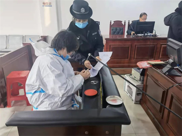 淮南壽縣一位90后女收銀員高消費，挪用資金百余萬(wàn)受審