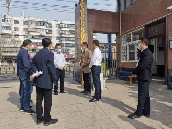 淮南市人民政府副市長(cháng)王啟超率隊在淮南五中開(kāi)展疫情防控督導工作