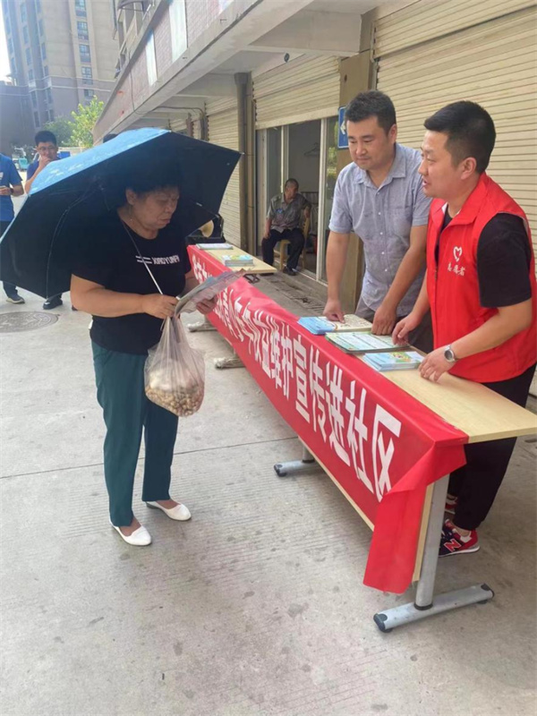 團淮南市委、淮南市12355青少年服務(wù)臺開(kāi)展青少年權益維護宣傳進(jìn)社區活動(dòng)