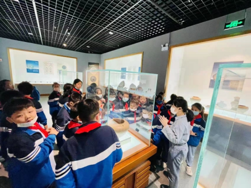 淮南市淮師附小大通校區組織學(xué)生參觀(guān)淮南市博物館