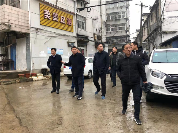 淮南市城鄉建設局黨組書(shū)記、局長(cháng)徐輝調研城鎮老舊小區改造工作